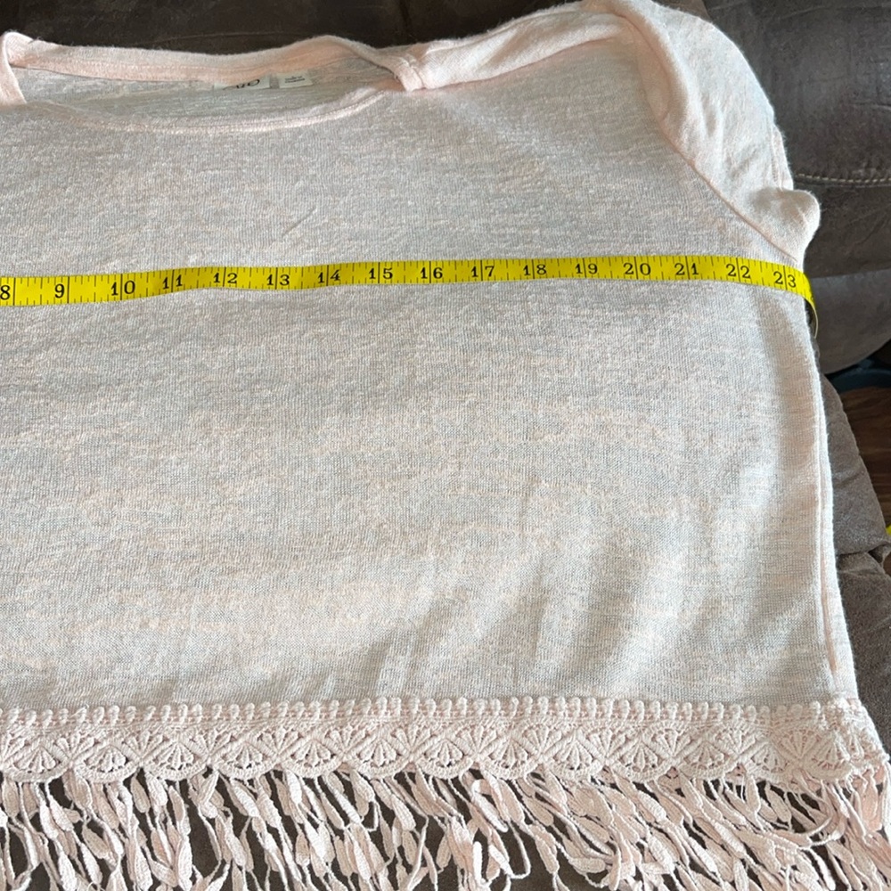 3/$15. Bundle sale Catos Peach cap sleeve L t shirt with fringe hem - Picture 9 of 10
